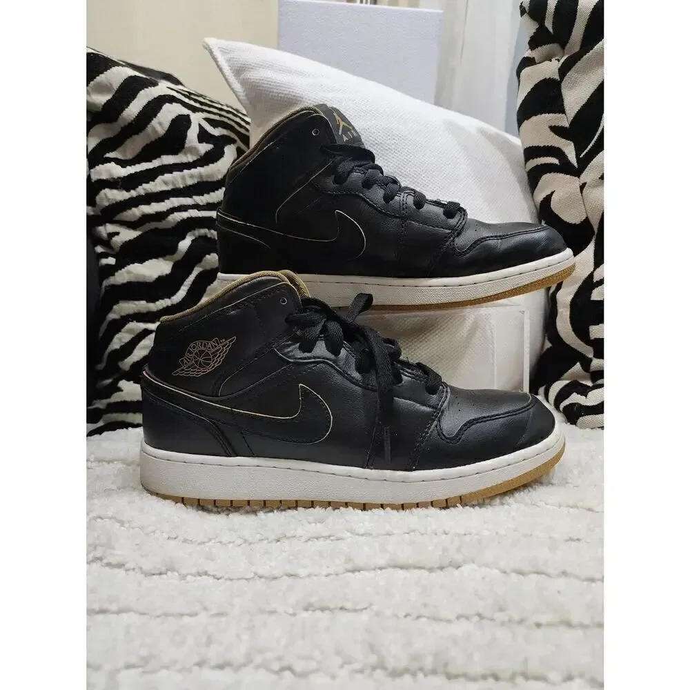 Jordan 1 Mid Black Metallic Gold 5.5Y